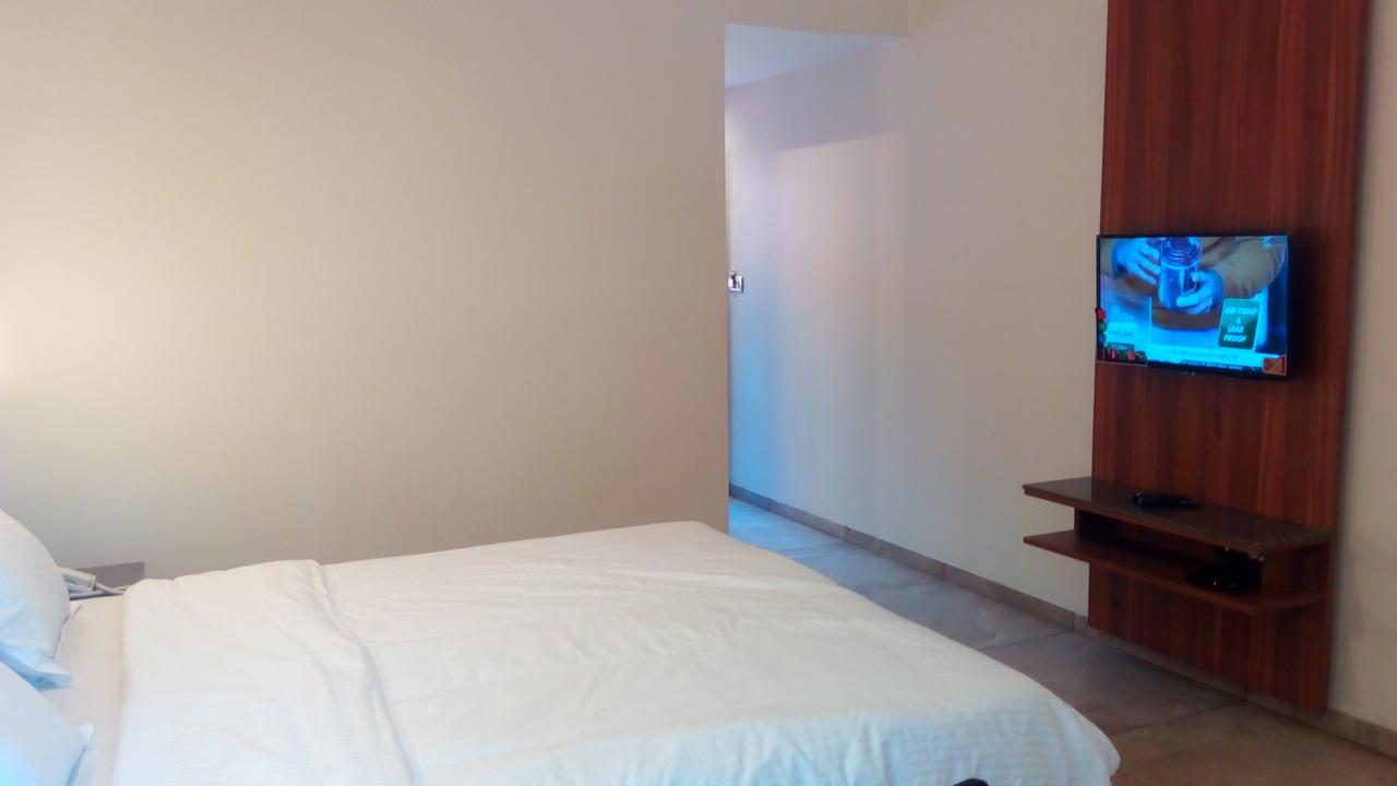 Hotel Tree Top มหาบาเลชวาร์ ภายนอก รูปภาพ