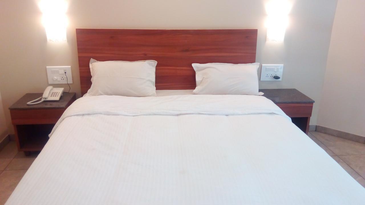 Hotel Tree Top มหาบาเลชวาร์ ภายนอก รูปภาพ